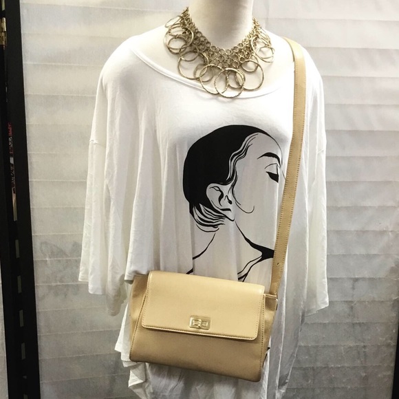 CHANEL Handbags - CHANEL Authentic Vintage Purse